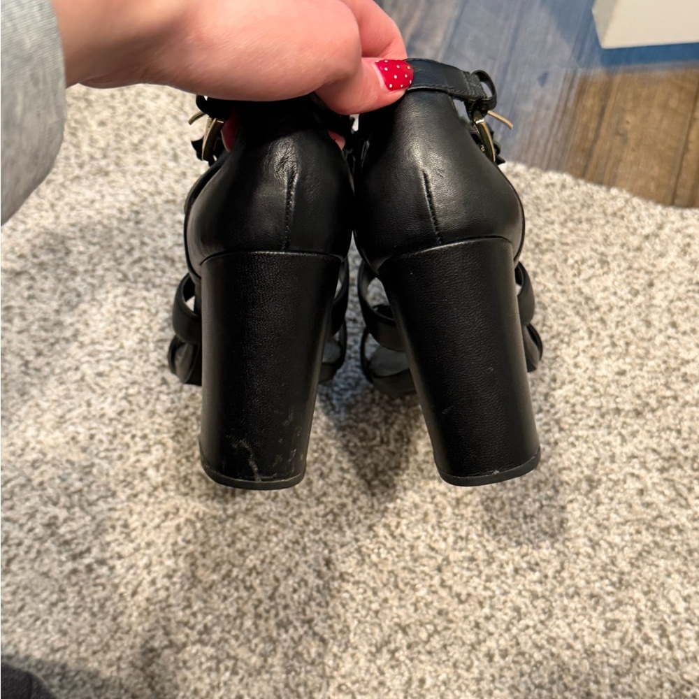black heels - Picture 4 of 5